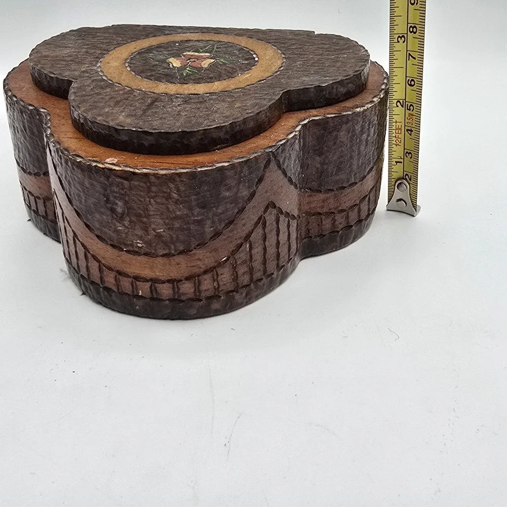 Beautiful Antique Vtg Hand Carved HEART Powder or TRINKET BOX Floral‎
